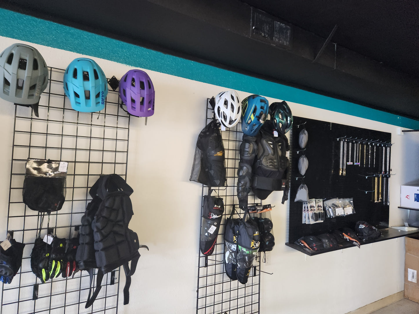 Riding gear/accessories