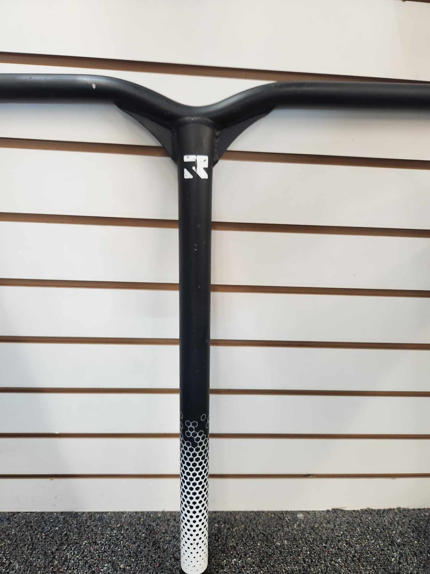 Root industry Y bar – I Get Around